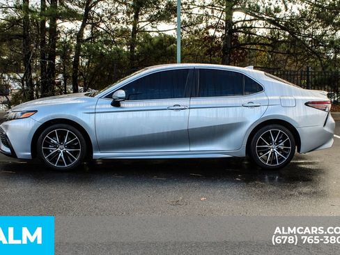 Used 2023 Toyota Camry SE image 7