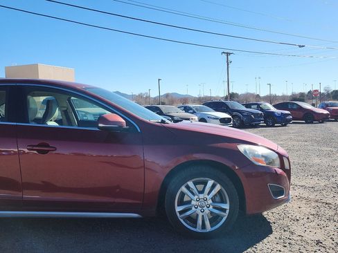 Used 2012 Volvo S60 T5 w/ Sport Appearance Pkg image 4