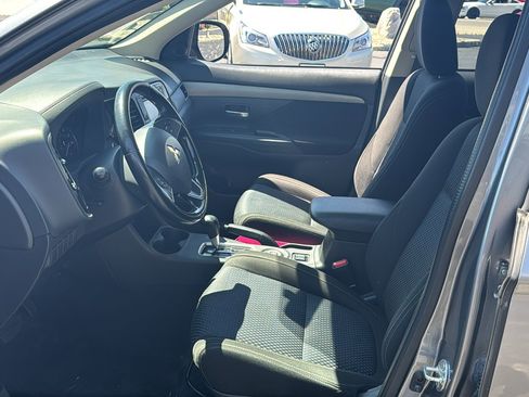 Used 2016 Mitsubishi Outlander ES AWD/4WD image 12