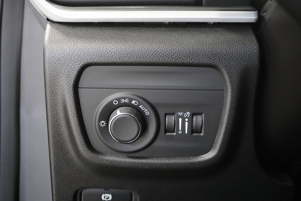 Used 2025 Jeep Grand Cherokee L Altitude AWD/4WD image 20