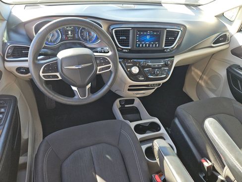 Used 2021 Chrysler Voyager LX image 16
