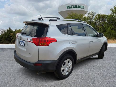 Used 2015 Toyota RAV4 LE FWD image 5