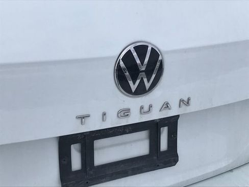 Used 2024 Volkswagen Tiguan SE image 3