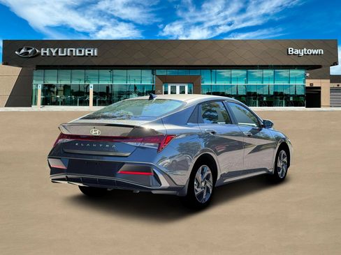 New 2026 Hyundai Elantra SEL Sport Premium FWD image 7