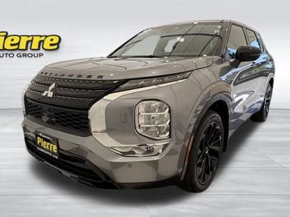Used 2023 Mitsubishi Outlander SE
