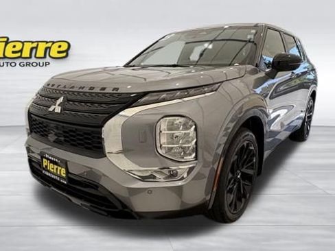 Used 2023 Mitsubishi Outlander SE AWD/4WD image 1