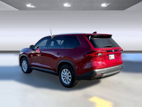 Certified 2024 Toyota Grand Highlander XLE image 3