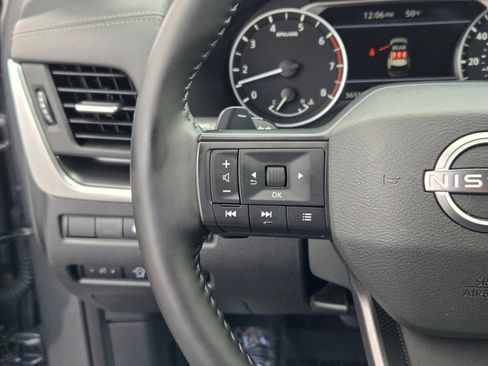 Used 2025 Nissan Rogue SV FWD image 29