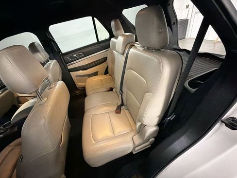Used 2019 Ford Explorer XLT w/ Equipment Group 202A FWD image 24