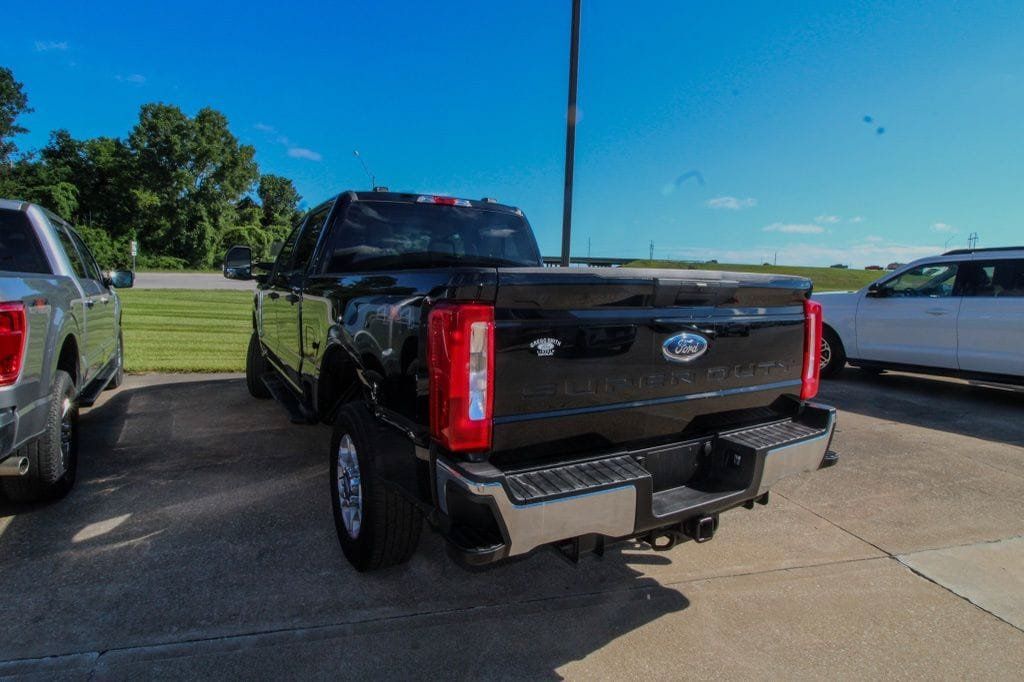 Used 2026 Ford F250 XLT AWD/4WD image 4