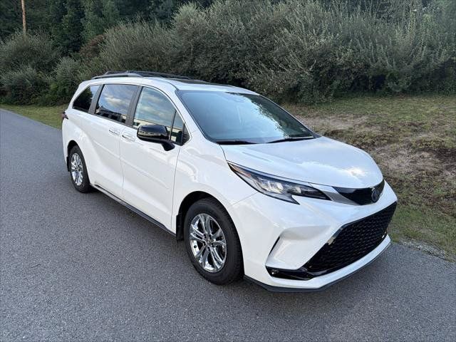 Certified 2024 Toyota Sienna XSE w/ XSE Plus Package AWD/4WD image 1