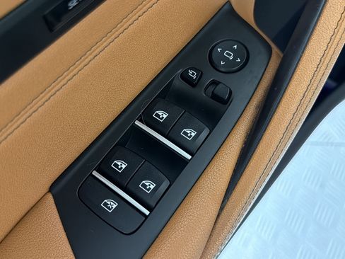 Used 2022 BMW 530i w/ Convenience Package RWD image 23