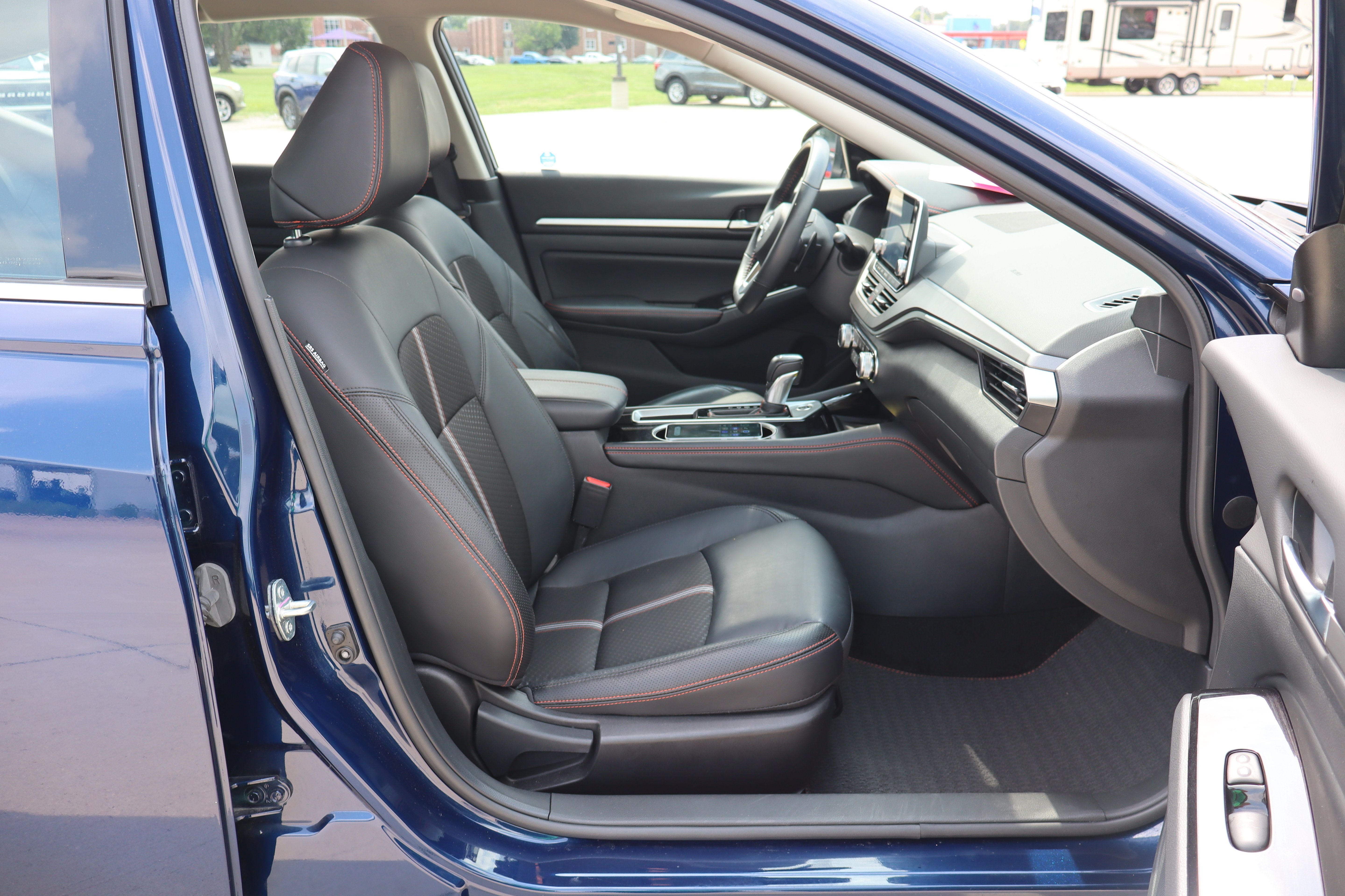 Used 2024 Nissan Altima 2.5 SR FWD image 12