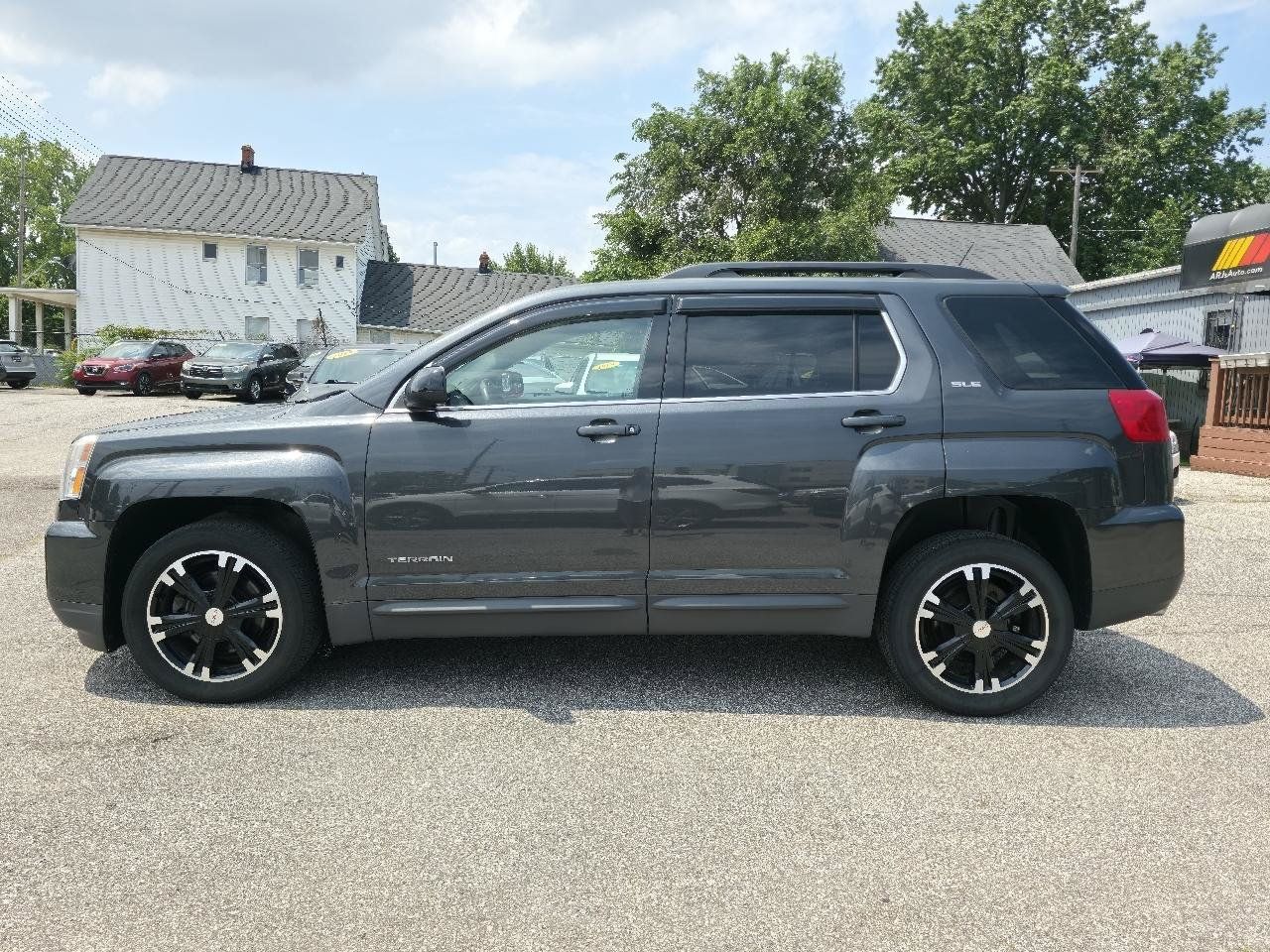 Used 2017 GMC Terrain SLE w/ Technology Package FWD image 8