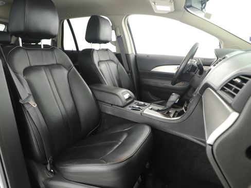 Used 2015 Lincoln MKX FWD w/ Equipment Group 101A image 20