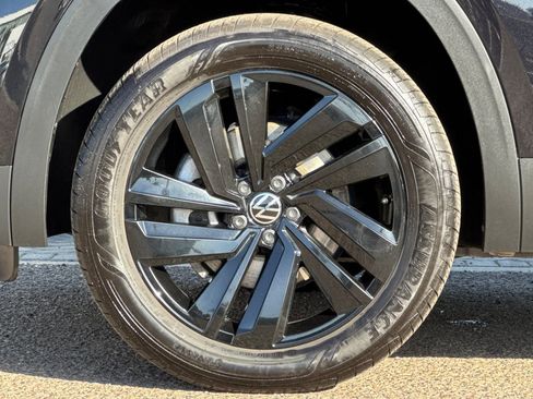 Used 2023 Volkswagen Atlas Cross Sport SE w/ Black Wheel Package image 25