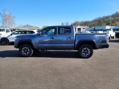 Used 2021 Toyota Tacoma TRD Off-Road w/ TRD Premium Off Road Package image 8