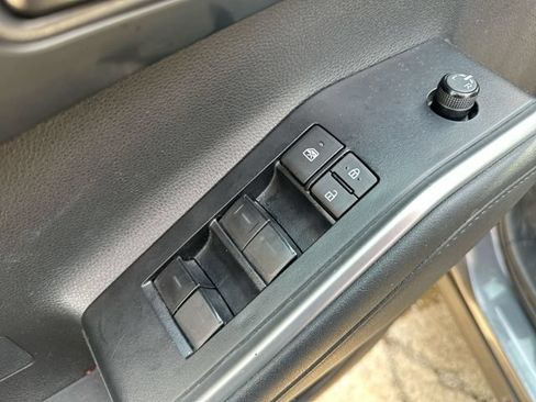 Used 2023 Toyota Highlander LE AWD/4WD image 26