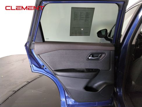 Used 2023 Nissan Rogue SV image 31