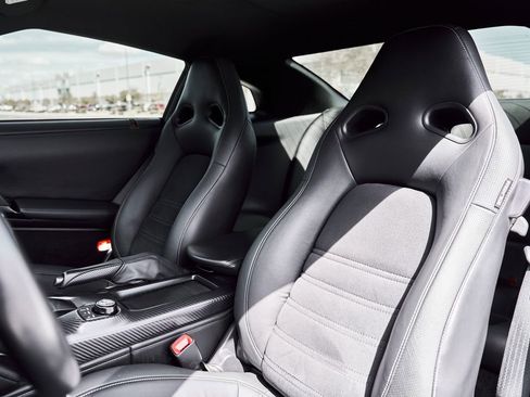 Used 2021 Nissan GT-R Premium image 47