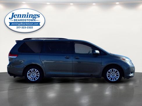 Used 2011 Toyota Sienna XLE image 28