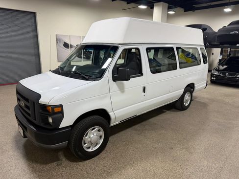 Used 2014 Ford E-250 and Econoline 250 Extended w/ Power Group RWD image 3