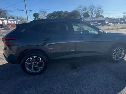 Certified 2025 Chevrolet Trax LT image 9