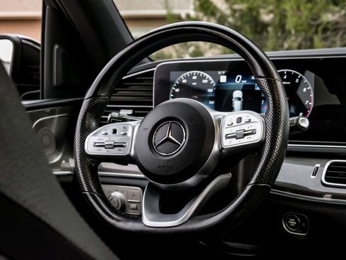 Used 2021 Mercedes-Benz GLS 580 4MATIC image 15