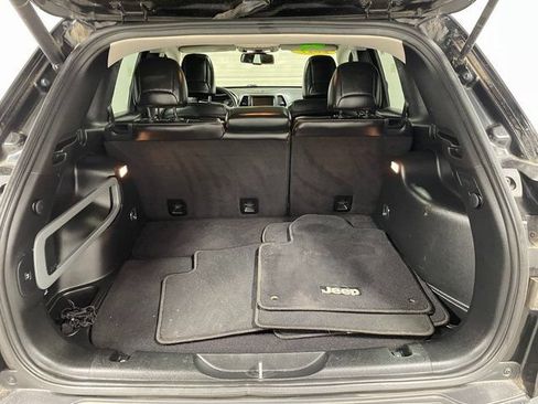 Used 2017 Jeep Cherokee Limited w/ Luxury Group AWD/4WD image 25