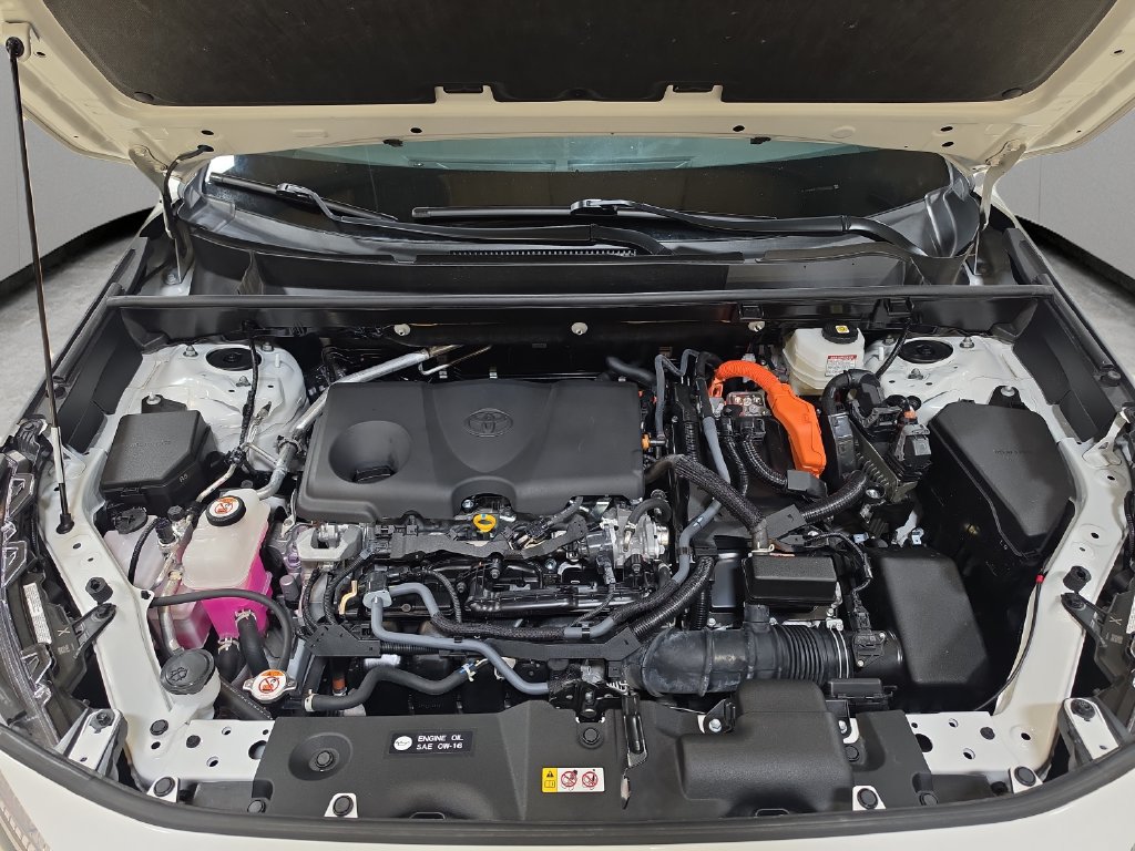 Used 2025 Toyota RAV4 LE AWD/4WD image 10