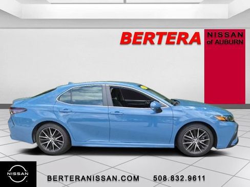 Used 2024 Toyota Camry SE w/ Cold Weather Package FWD image 2