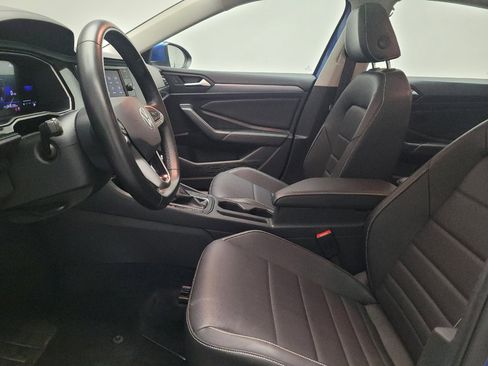 Used 2024 Volkswagen Jetta SE FWD image 17