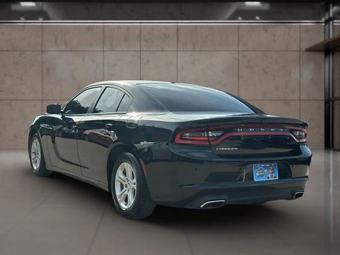 Used 2019 Dodge Charger SXT RWD image 3