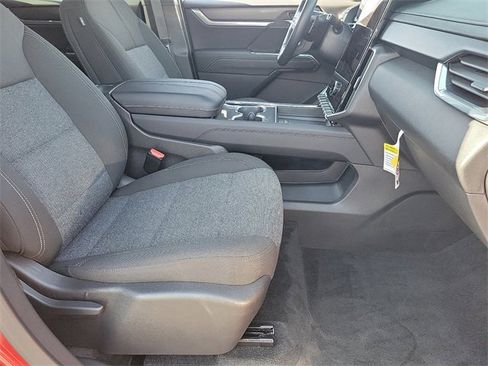 Used 2025 GMC Acadia Elevation image 19