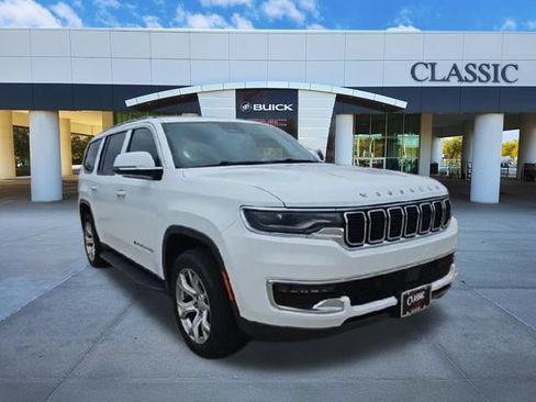 Used 2022 Jeep Wagoneer Series I w/ Premium Group I AWD/4WD image 2