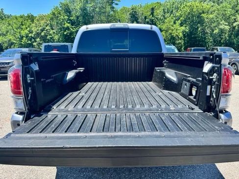 Used 2020 Toyota Tacoma TRD Sport w/ Technology Package AWD/4WD image 14