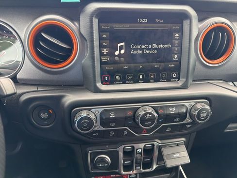 Used 2022 Jeep Gladiator Mojave AWD/4WD image 3