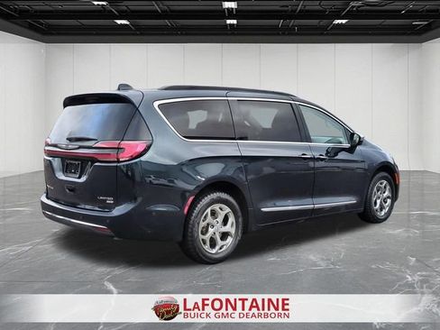 Used 2022 Chrysler Pacifica Limited AWD/4WD image 8