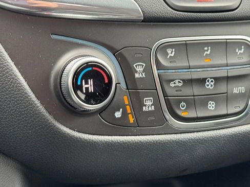 Used 2018 Chevrolet Equinox LT image 19