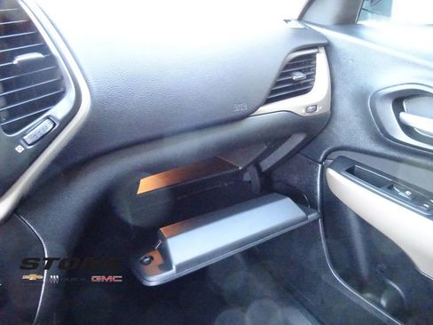 Used 2017 Jeep Cherokee Altitude image 27