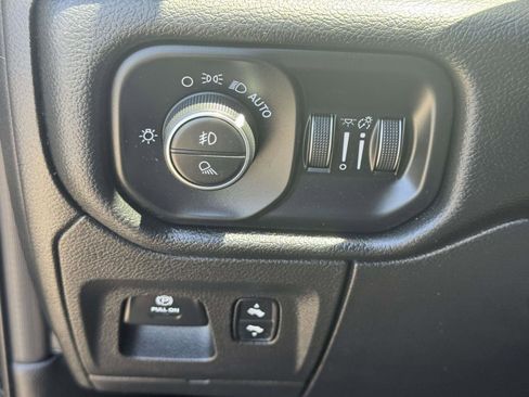 Used 2019 RAM 1500 Big Horn AWD/4WD image 19
