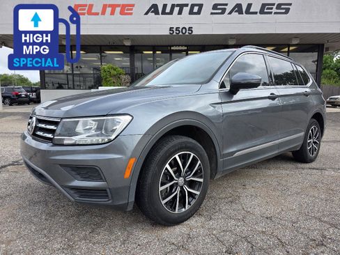 Used 2021 Volkswagen Tiguan SE FWD image 1