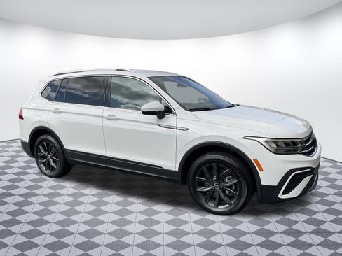 Used 2024 Volkswagen Tiguan SE image 1