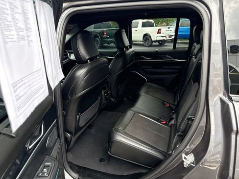 Used 2024 Jeep Grand Cherokee Trailhawk w/ Luxury Tech Group III AWD/4WD image 13