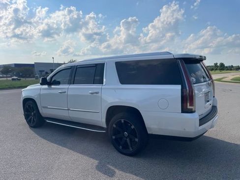 Used 2018 Cadillac Escalade ESV Luxury AWD/4WD image 4