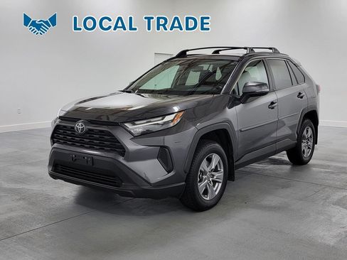 Used 2022 Toyota RAV4 XLE w/ Convenience Package FWD image 4