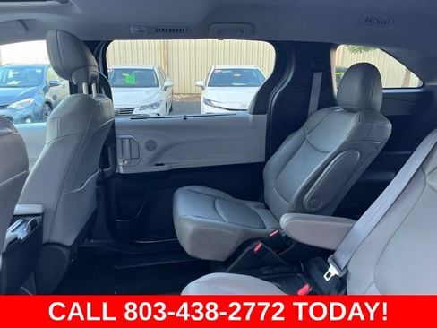 Used 2025 Toyota Sienna XLE FWD image 13