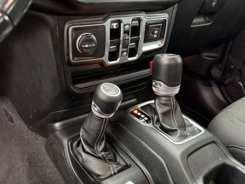 Used 2020 Jeep Wrangler Unlimited Sahara image 24