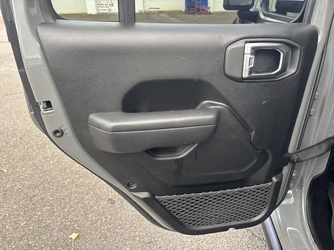 Used 2023 Jeep Wrangler Unlimited w/ Sun & Screen Package image 13