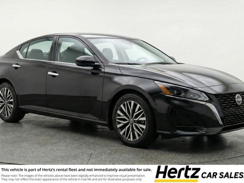 Used 2025 Nissan Altima 2.5 SV image 1